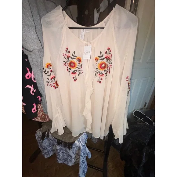 Cato Limited Edition Cream Floral Embroidered Ruffle Peasant Blouse Plus 26/28W - Picture 1 of 3